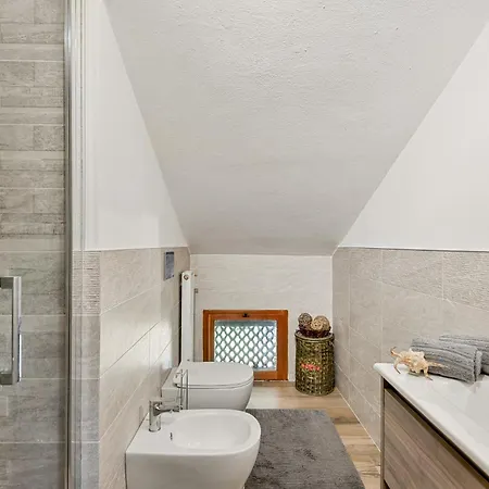 Apartamento A 5' Dei Marmi - Parcheggio Privato - Wifi - Ac *