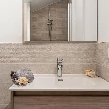 A 5' Dei Marmi - Parcheggio Privato - Wifi - Ac Apartamento *